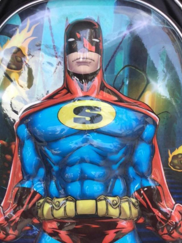 10 Potret Nyeleneh Tas Anak dengan Karakter Nyeleneh Ini Bikin Nyengir