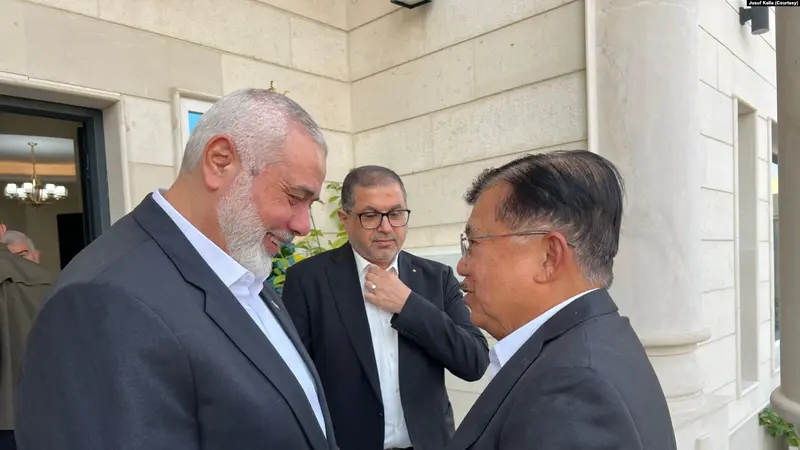 Pertemuan antara mantan Wakil Presiden Indonesia Jusuf Kalla dengan Ismail Haniyeh, di Doha, Jumat (12/7). (Courtesy/Jusuf Kalla)