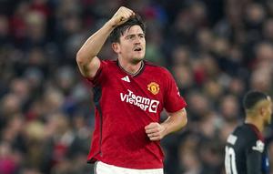 Pemain Manchester United, Harry Maguire melakukan selebrasi setelah mencetak gol ke gawang FC Copenhagen pada laga Grup A Liga Champions 2023/2024 di Old Trafford, Manchester, Inggris, Rabu (25/10/2023) dini hari WIB. Maguire keluar sebagai salah satu penentu kemenangan tim selain Andre Onana yang berhasil menepis tendangan penalti di penghujung laga. Ia sukses mencetak satu-satunya gol pada menit ke-72. (AP Photo/Dave Thompson)