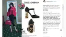 Tak sama persis seperti yang tertera di gambar. Sepatu merah yang dikenakan Syahrini ini keluaran Dolce & Gabbana. Untuk harganya, kali ini benar-benar mencengangkan. Pasalnya, mencapai Rp. 53.133.500. Mahal banget kan? (Instagram/fashionsyahrini)