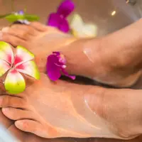 Berikut ini cara mudah menghilangkan bau kaki. (Foto: Unsplash.com/Rune Enstad),