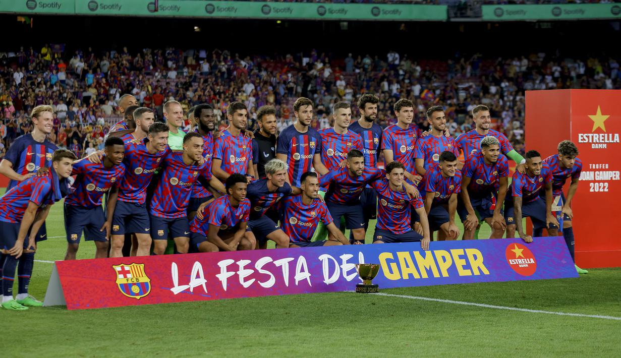 Dengan keberhasilannya meraih gelar Joan Gamper Trophy edisi 2022 ini, secara keseluruhan Barcelona telah mengoleksi 45 trofi juara, 6 kali runner-up dan 6 kali sebagai peringkat ke-3. Joan Gamper Trophy sendiri diikuti oleh 4 tim peserta mulai edisi pertama 1966 hingga 1996. Sejak 1997 hingga kini jumlah peserta dibatasi hanya 2 klub saja, salah satunya adalah Barcelona sebagai tuan rumah. (AP/Joan Monfort)