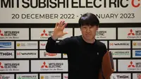 Pelatih Timnas Indonesia, Shin Tae-yong pada sesi konferensi pers usai pertandingan melawan Vietnam di semifinal Piala AFF 2023. (Bagaskara Lazuardi/Bola.com)