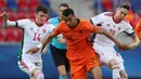 Cody Gakpo (tengah) dapat berlari hingga kecepatan 33,6 km/jam di Euro 2020. Ia merupakan pemain Timnas Belanda yang bermain di posisi sayap kiri. (Foto: AFP/Pool/Ferenc Isza)