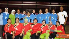 Citizen6, Kendal: Pertandingan yang diadakan di GOR Bahurekso , Kamis (15/2) tersebut diikuti oleh 16 Ranting Persit tersebut dibagi dalam dua grup pertandingan dengan system tiga set. (Pengirim: Aryo Widiyanto)