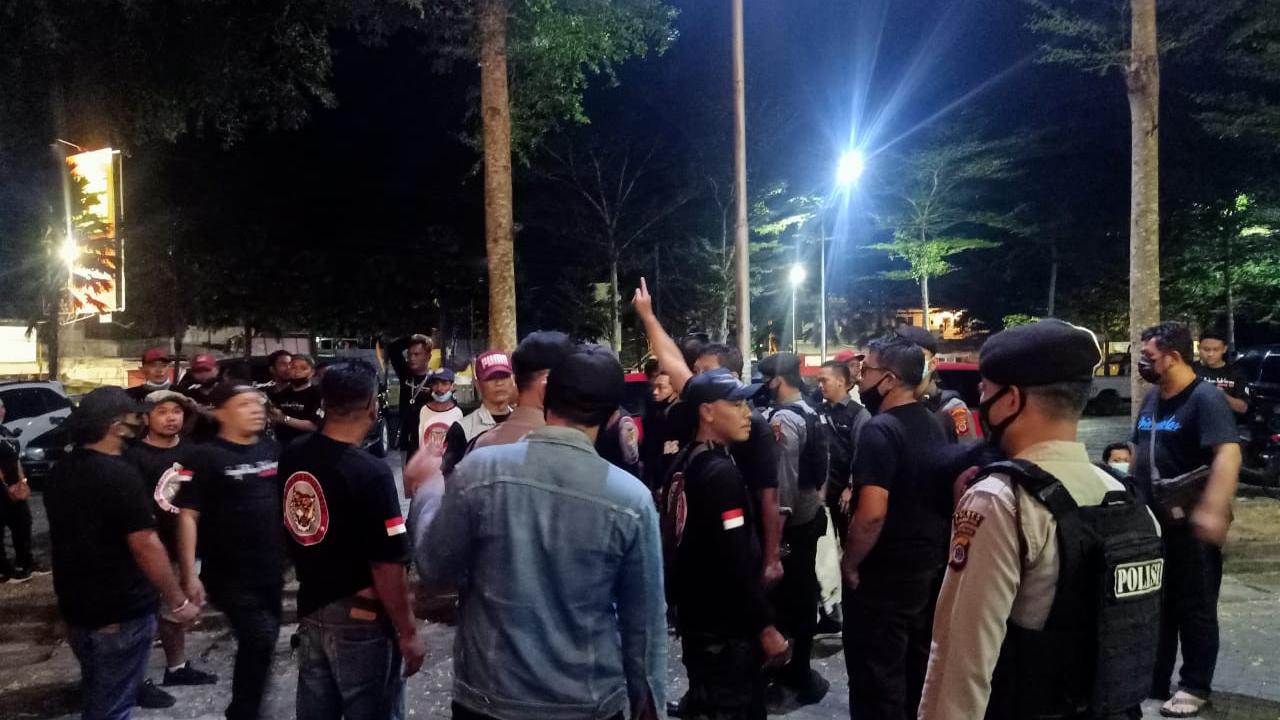 Polisi Bubarkan Komunitas yang langgar Prokes