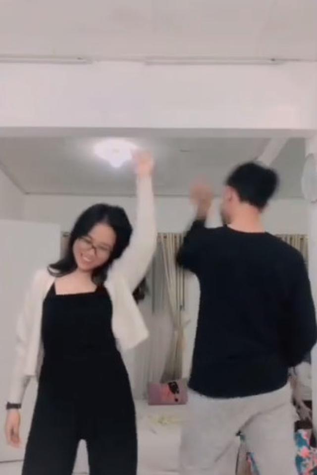 3. Rivaldi memang sempat ramai disorot usai dirinya dekat dengan Mayang, adik mendiang Vanessa Angel ini.