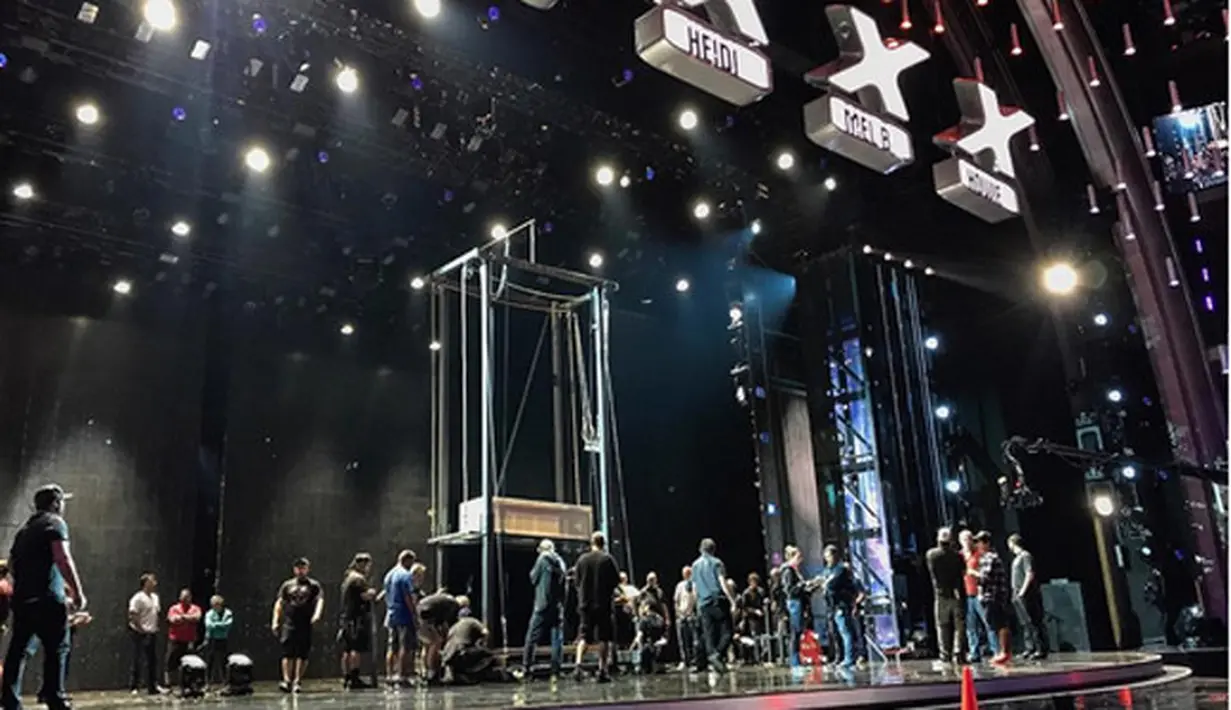 Perjuangan ilusionist Demian Aditya dalam ajang America's Got Talent (AGT) terhenti pada penampilan ketiganya. Selain mendapat banyak pujian, suami Sara Wijayanto itu juga banyak mendapat cibiran dari orang Indonesia sendiri. (Instagram/Bintang.com)