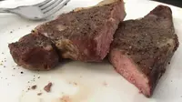 Hasilnya "cukup baik" walau tekstur steak "terlalu kering". (foto: Mashable/Imgur)