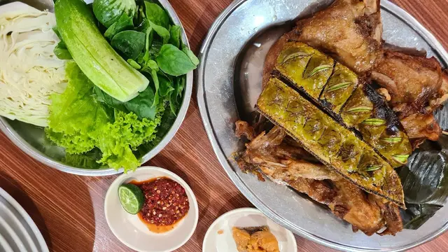 Rekomendasi Ayam Goreng Dekat Stasiun Bandung