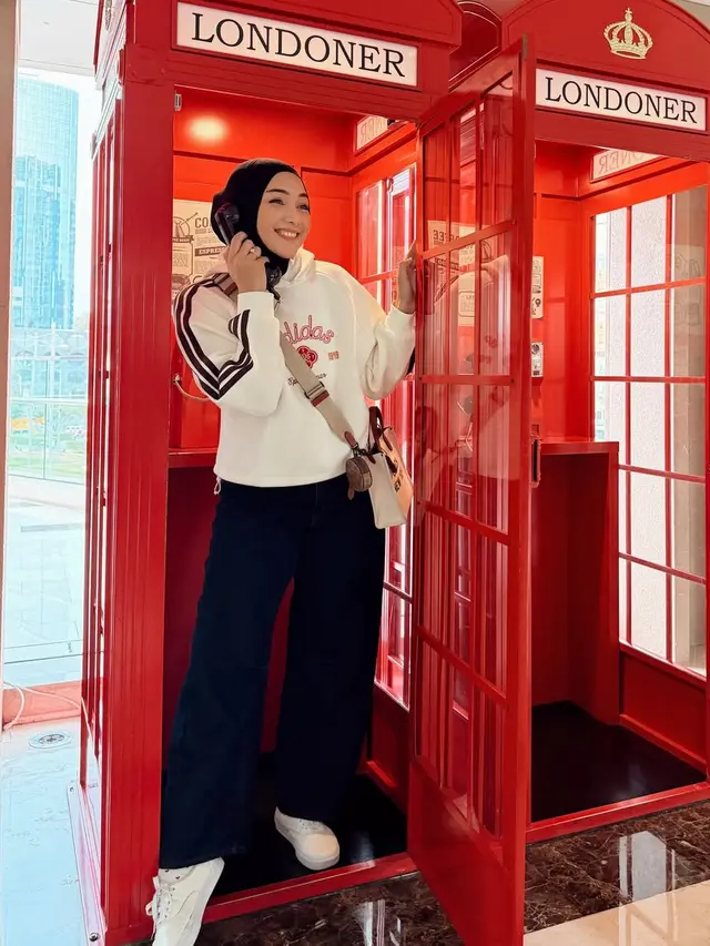 Citra Kirana saat Berkunjung ke Macau pakai hoodie. [@citraciki]