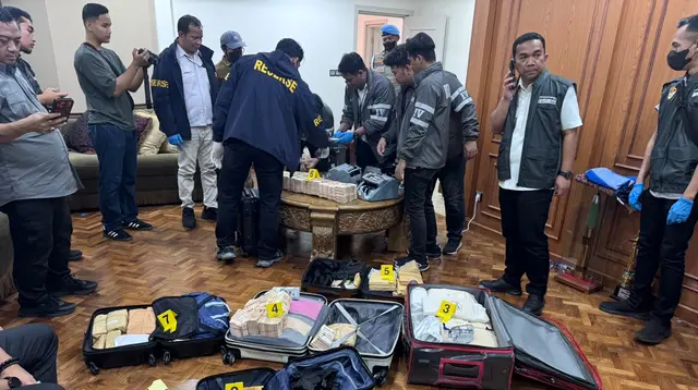 Polri Gelar Rumah di Sentul, Sita 74 Kg Emas dan Ratusan Miliar