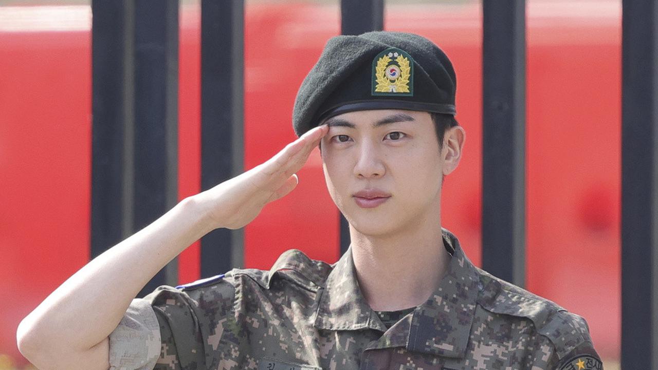 Jin BTS lulus wamil. (Im Byung-shik/Yonhap via AP)