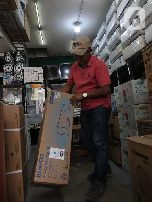 Cuaca panas yang belakangan ini melanda wilayah Indonesia khususnya di Jakarta berimbas pada suhu yang panas dan gerah. (merdeka.com/Imam Buhori)