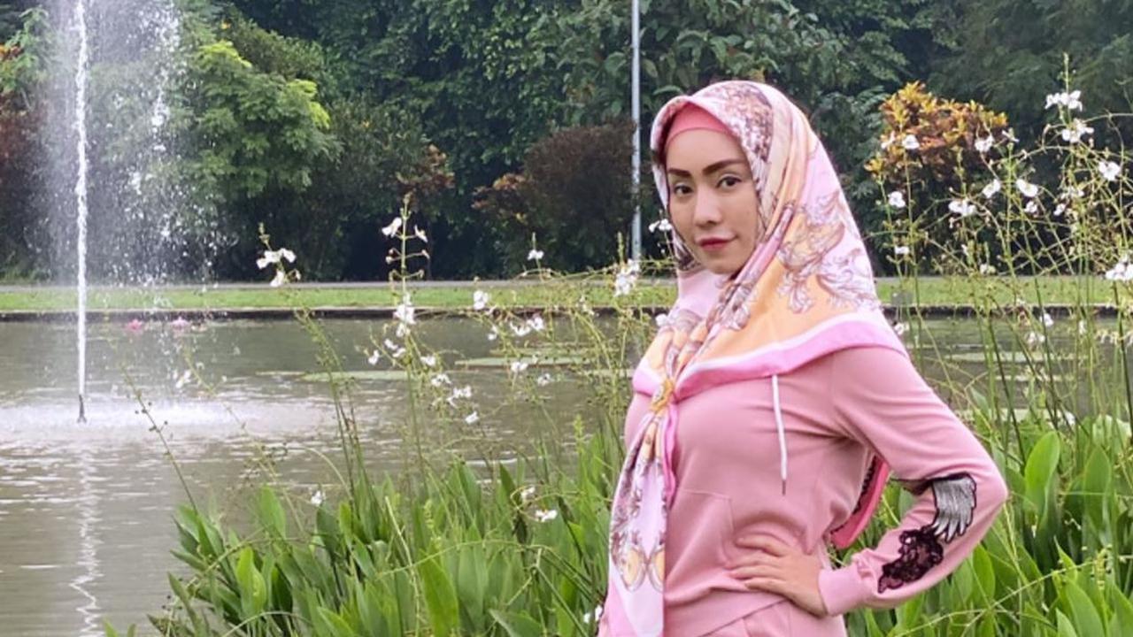 Berhijab Usai Sakit Aneh, Ini 6 Potret Gaya Terbaru Baby Sexyola