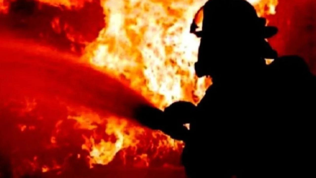Dini Hari, Api Lahap Permukiman di Cengkareng 4 Rumah dan 3 Lapak Hangus