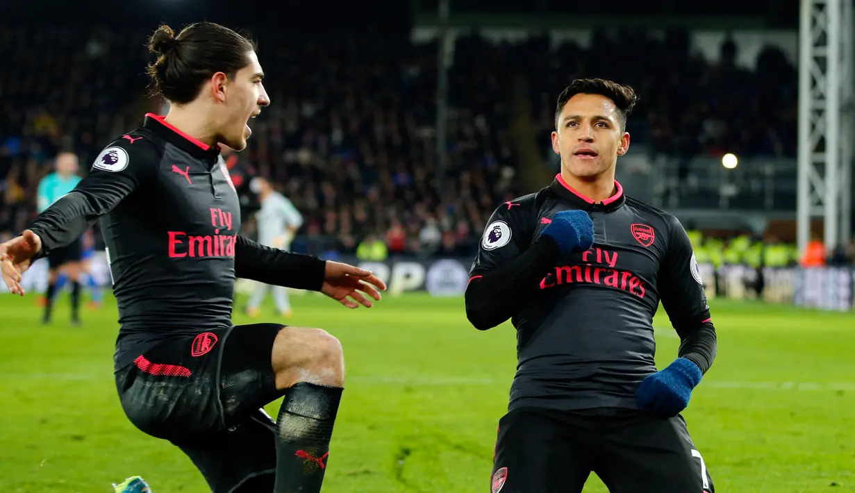 Gaya Alexis Sanchez (kanan) saat merayakan gol kedua untuk Arsenal saat melawan Crystal Palace dalam pertandingan Liga Inggris di stadion Selhurst Park di London (28/12). Dalam pertandingan ini Alexis Sanchez menyumbang dua gol. (AP Photo/Alastair Grant)