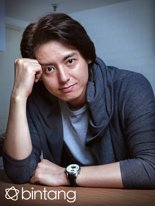 “Jadinya antara pekerjaan dan bisnis itu saling mendukung. Dengan aku membuka usaha rumah makan jadinya orang tahu kalau rumah makan itu punyaku. Jadinya orang penasaran untuk mencoba.” ungkap Roger. (Galih W. Satria/Bintang.com)