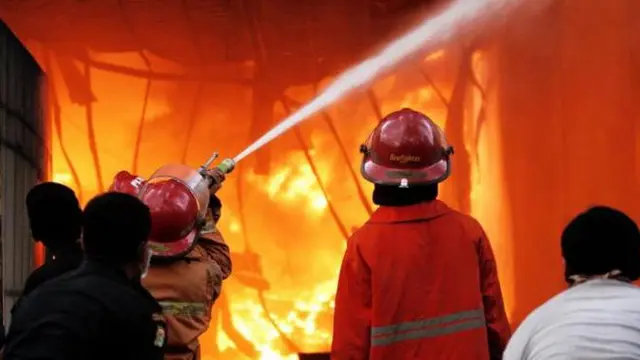 Kebakaran melanda pemukiman warga di Kelenteng Cin Te Yen atau Wihara Dharma Bhakti di Petak Sembilan, Jakarta Barat.