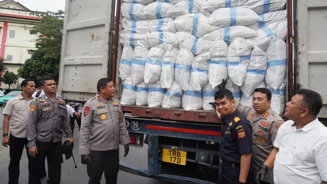 Barang Bekas Ilegal dari Singapura
