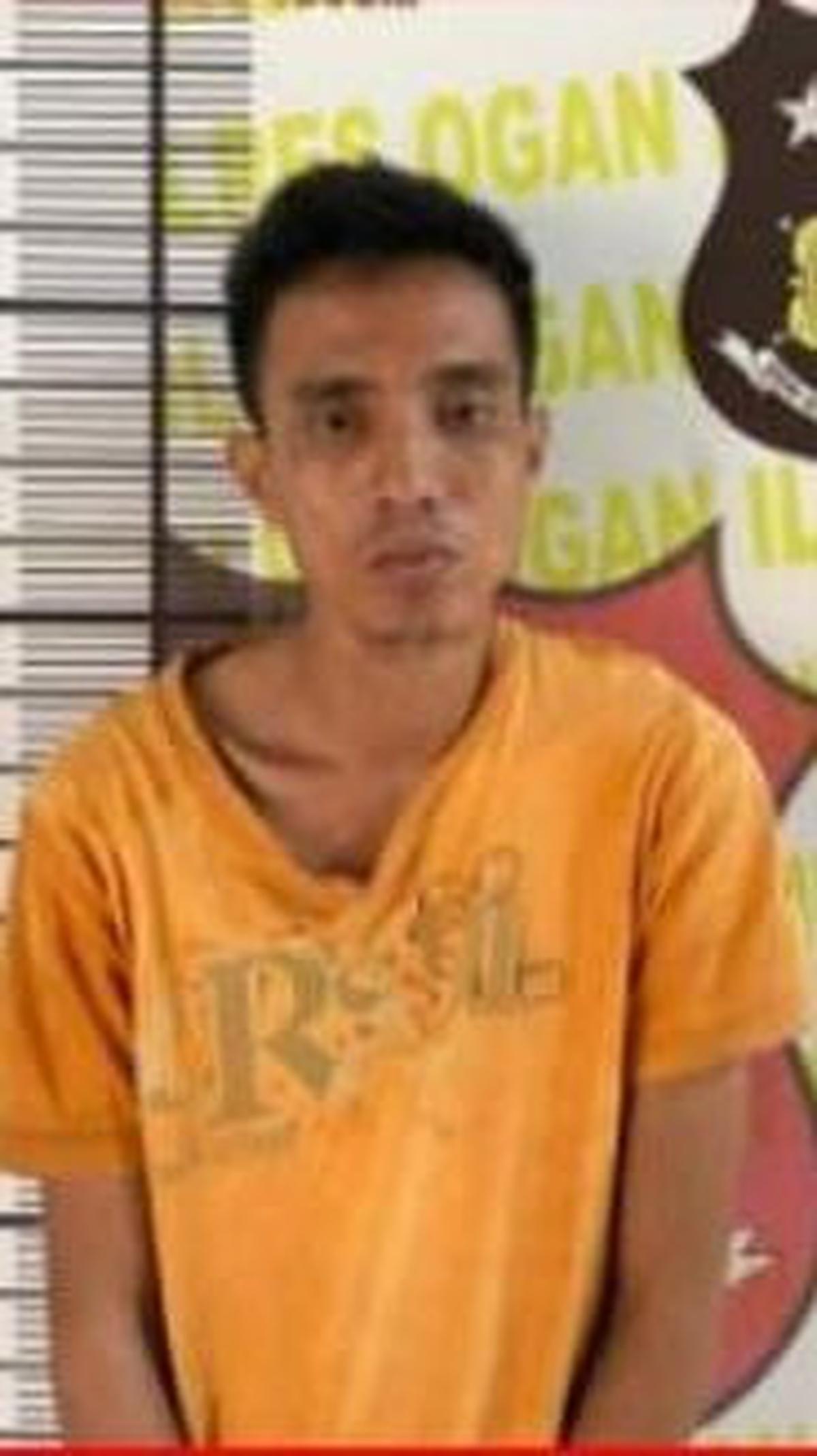 Pengungkapan kasus ini berawal dari adanya pengaduan masyarakat yang masuk ke nomor WhatsApp pribadi Kapolda Sumsel. Petugas menuju TKP di Desa Ibul Besar II, Pemulutan, Ogan Ilir, seperti yang dilaporkan, Senin (21/8).