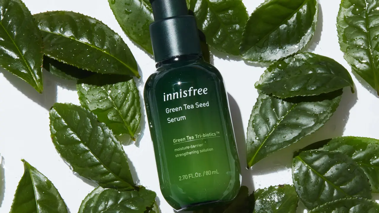 Solusi Hidrasi Instan pada Kulit Kering dengan Serum Green Tea Generasi Keempat