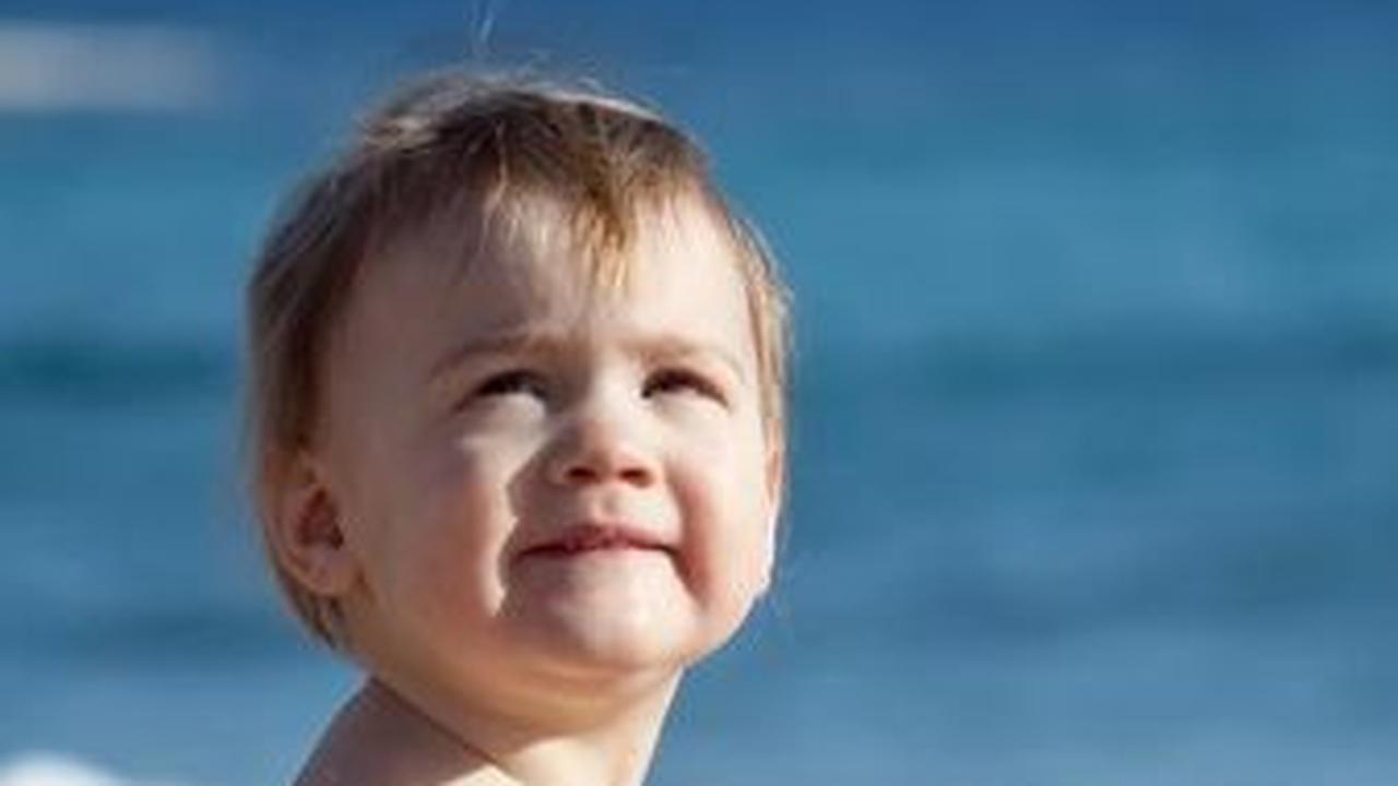 Kulit bayi adalah salah satu yang paling rentan terhadap kerusakan akibat paparan sinar matahari. Oleh karena itu, penting bagi para orangtua untuk menjaga kulit bayi agar tetap sehat dan terlindungi.&nbsp;