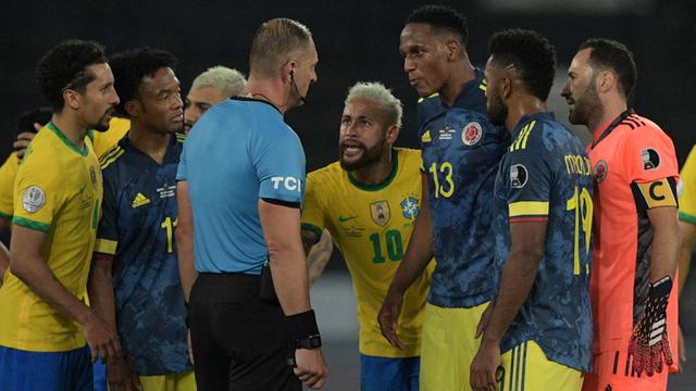 Foto Copa America: Gol Casemiro Bawa Brasil Melenggang ke Perempat Final Copa America 2021