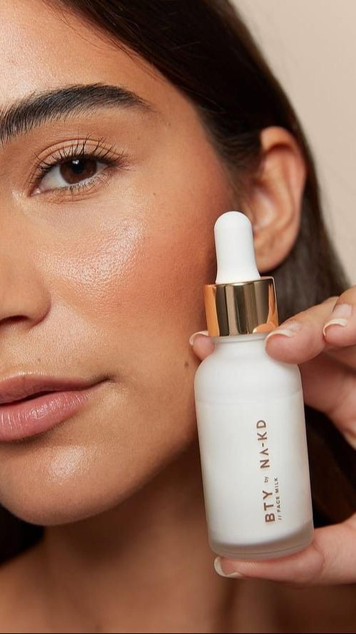 <b>Kombinasikan AHA/BHA dengan Brightening Agent Lain untuk Hasil Maksimal</b>