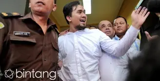 Nazarudin Lubis selaku kuasa hukum dari Saipul Jamil menjelaskan seperti apa pemeriksaan Saipul Jamil di Kejaksaan Negeri Jakarta Utara. Kabarnya, jika penangguhan penahanan tidak dikabulkan, Saipul akan dipindah ke LP Cipinang.