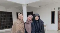 Potret kompak Ria Ricis bersama dua kakaknya, Oki Setiana Dewi dan Shindy Putri. (Instagram/@dr.shindyputri_)