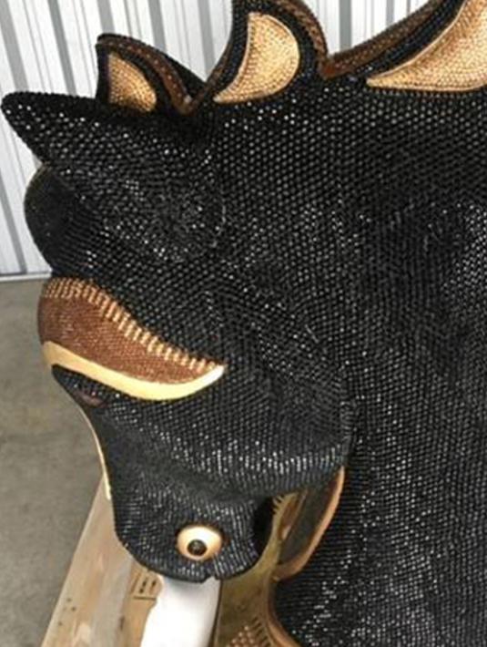 Kepala patung kuda berlapiskan diamente yang disita petugas saat akan dikirim dari Meksiko ke Auckland, Selandia Baru Mei lalu. Kokain tersebut dibungkus berbentuk batu bata yang dimasukkan kedalam patung tersebut. (REUTERS/New Zealand Police)