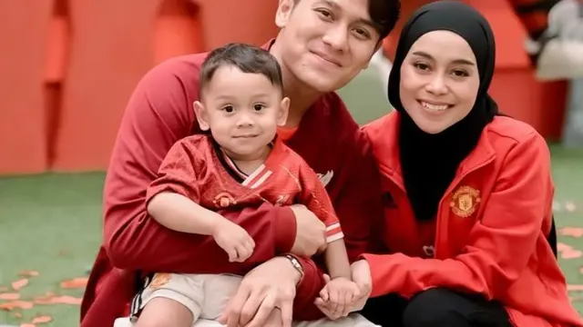 Potret Keluarga Rizky Billar (Sumber: Instagram/levianbillar dan Instagram/lestikejora)