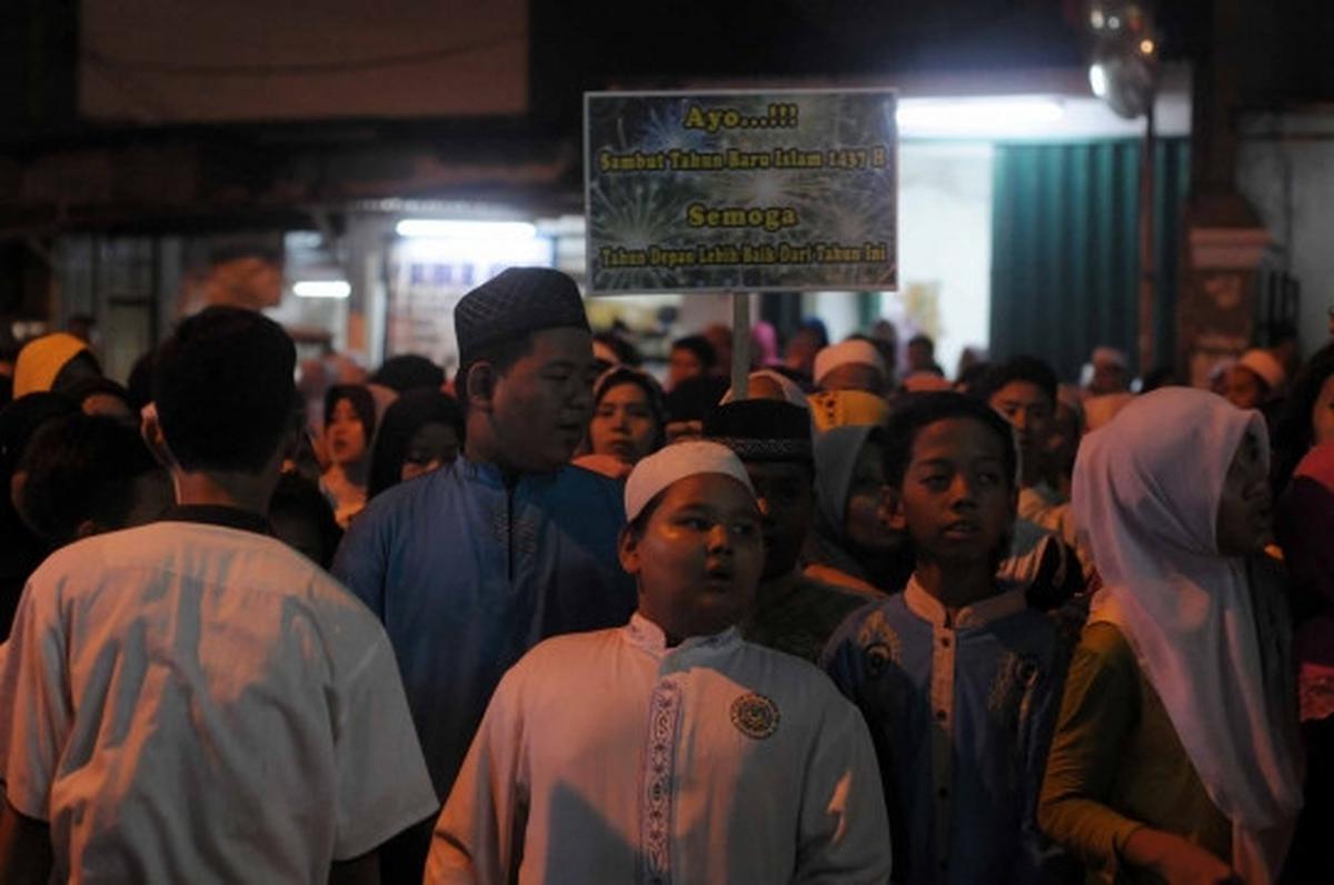 Pawai obor dan kembang api meriahkan malam tahun baru 1437 Hijriah