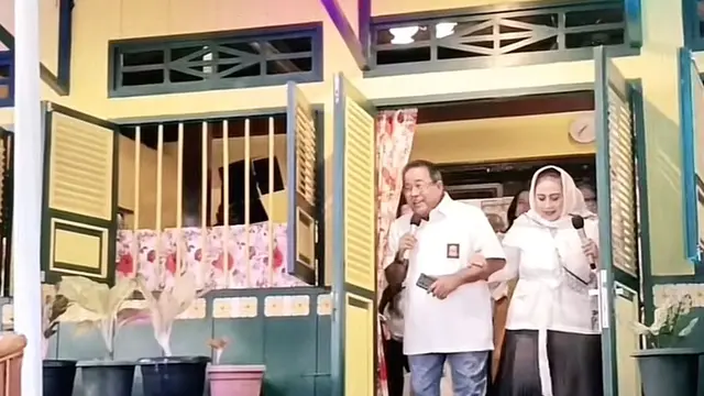 Rano Karno membuat acara Meet and Greet "Galih dan Ratna" di Warung Si Doel @si.rano