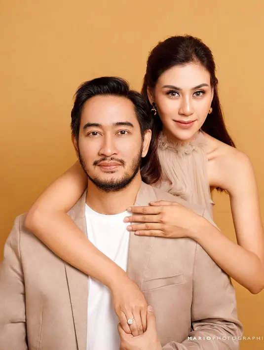 Sementara konsep kedua lebih kasual dalam palet warna beige dan putih. [Instagram/ @mariophotographie]