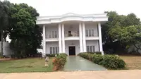 Intip mewahnya isi rumah Genta Buana yang sering dijadikan tempat syuting sinetron dan film. (Sumber: YouTube/Afdhal Yusman)