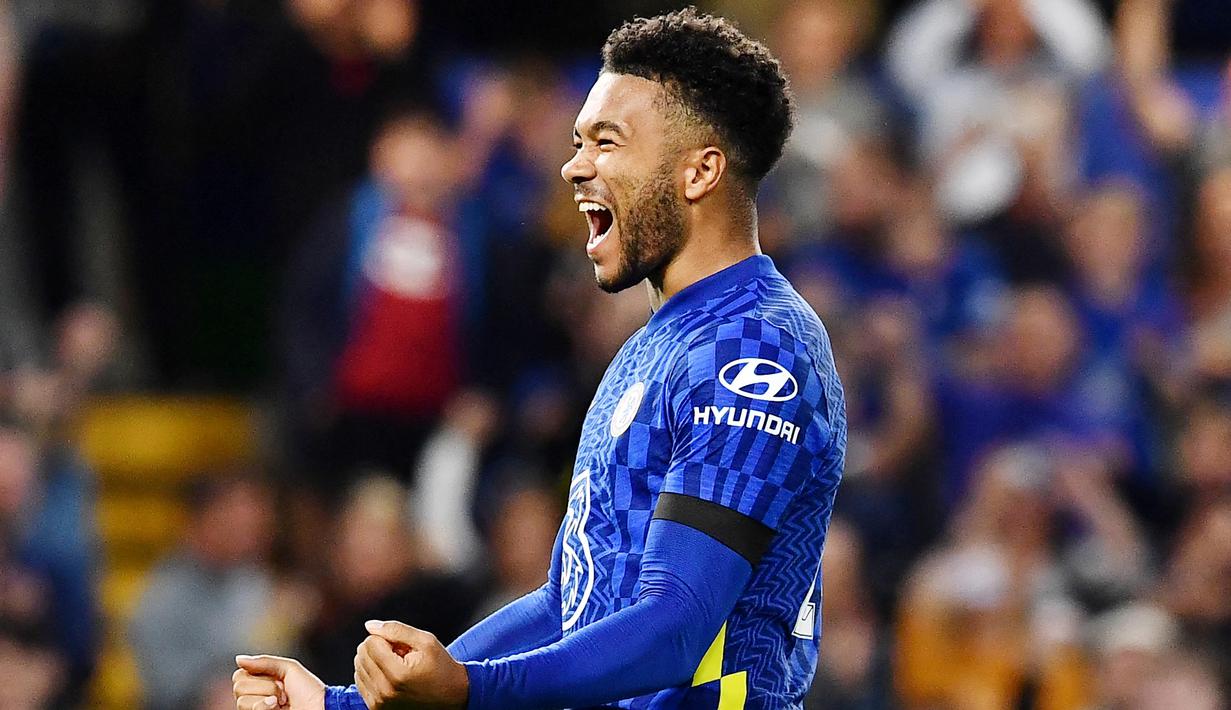 Reece James - Bek kanan The Blues ini tampil cemerlang dengan memborong dua gol fantastis dalam kemenangan 3-0 Chelsea atas Newcastle akhir pekan lalu. James mencetak gol-gol tersebut pada menit ke-65 dan ke-77. (AFP/Ben Stansall)