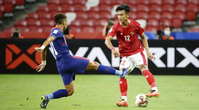 Pratama Arhan - Pelatih Shin Tae-yong telah memastikan bahwa tidak bisa menurunkan bek kiri utama, Pratama Arhan, pada leg pertama final Piala AFF 2020 kontra Thailand. (AP/Suhaimi Abdullah)