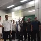 Joko Widodo atau Jokowi dan Prabowo Subianto bersalaman saat bertemu di Stasiun MRT Lebak Bulus, Jakarta, Sabtu (14/7/2019).