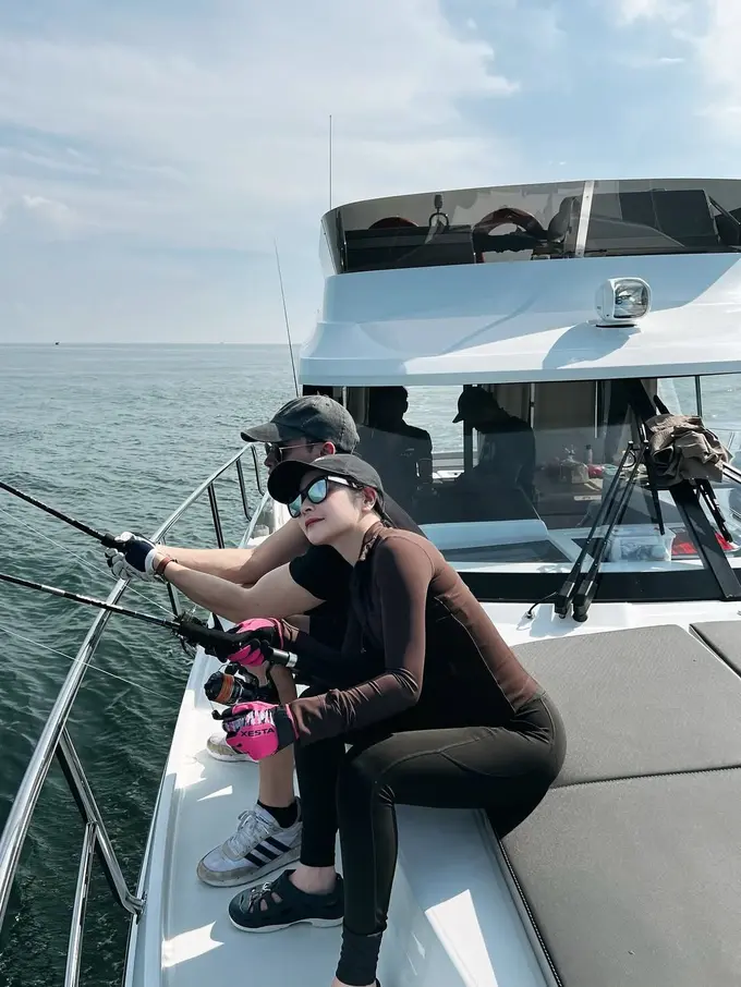 Prilly Latuconsina dan Omara Ngedate di Laut (Instagram/@prillylatuconsina96)