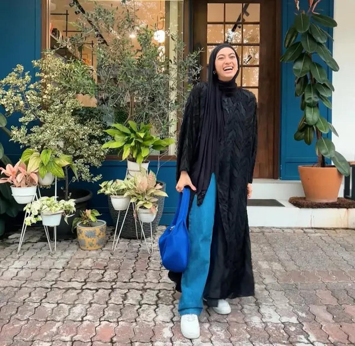 Inspirasi Outfit Ala Ayudia Bing Slamet, Si Penggemar Outfit Hitam yang Selalu Tampil Glowing dan Jadi Ciri Khasnya