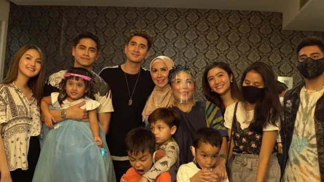Momen Perayaan Ulang Tahun Venna Melinda ke-48. (Sumber: Instagram/YouTube Athalla Naufal)