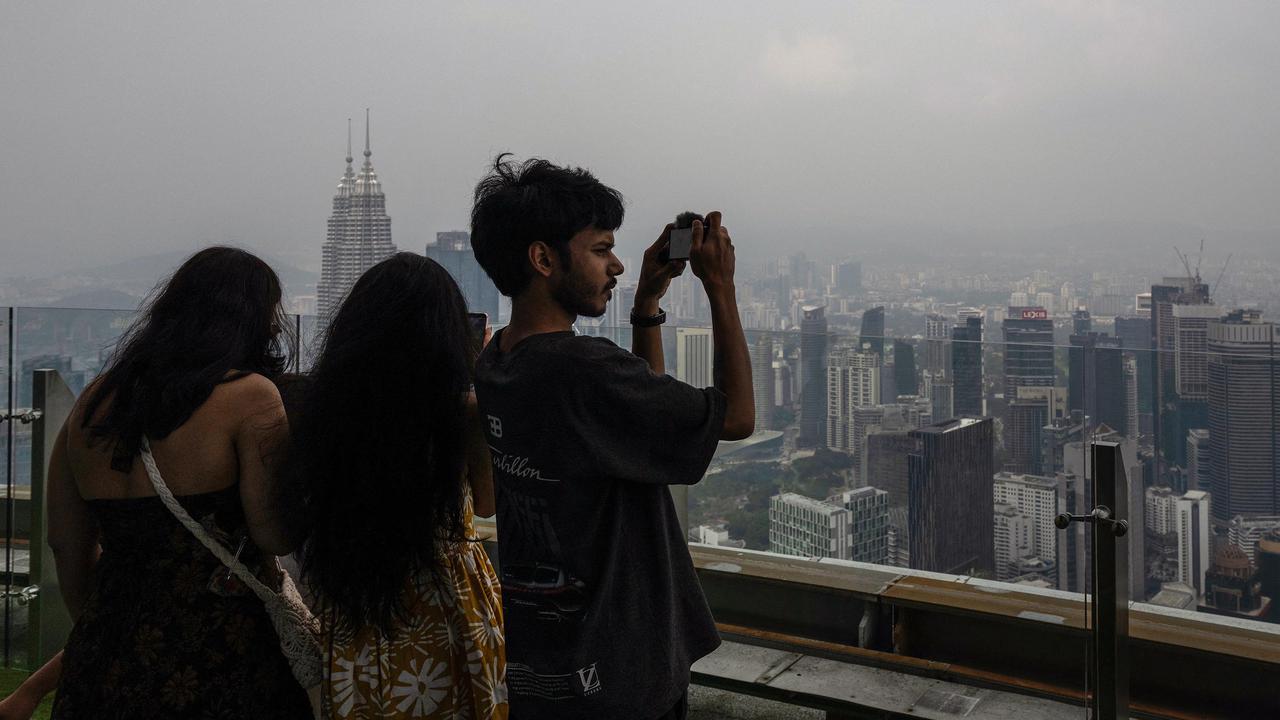 Kuala Lumpur Diselimuti Kabut Asap dari Kalimantan