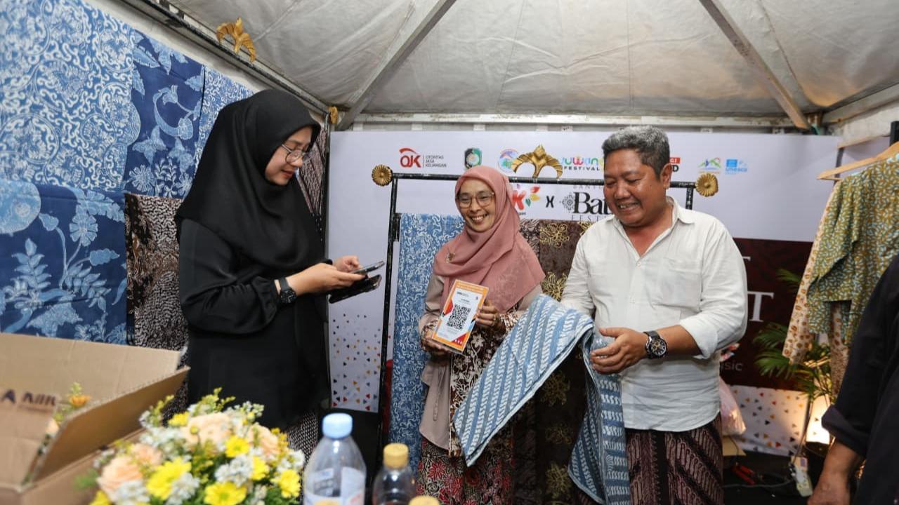 Pemkab Banyuwangi dan OJK Dorong Literasi Keuangan Masyarakat Lewat Batik Festival