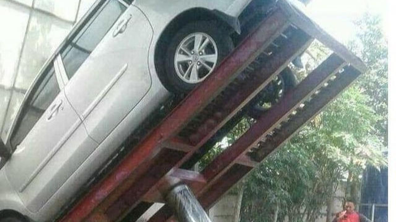 Bukanlah kinclong melainkan justru penyok