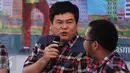 Basuri Tjahaja Purnama memberikan dukungan di Rumah Lembang, Jakarta, Jumat (13/1). Relawan pendukung pasangan nomer 2 Ahok-Djarot mengadakan workshop dan nonton bareng debat KPUD untuk Cagub Cawagub Jakarta. (Liputan6.com/Gempur M Surya)