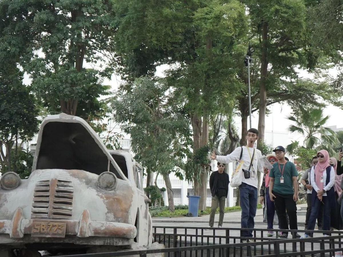 Replika Mobil AWS Mallaby