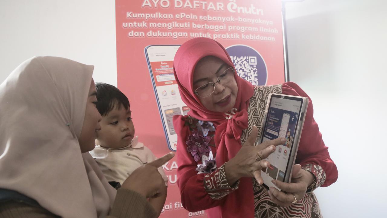 Perbandingan Gaji Bidan PNS dan Non PNS, Lengkap Beserta Tunjangannya