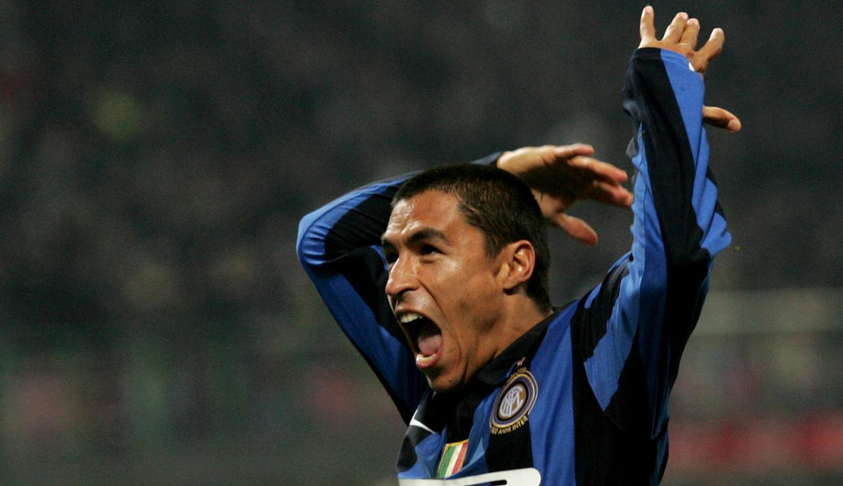 7. Ivan Cordoba - Cordoba berlabuh ke Inter Milan di tahun 2000. Nerazzurri merogoh kocek sebanyak 14 juta Euro untuk mendatangkan bek asal Kolombia ini. (AFP/Giuseppe Cacace)